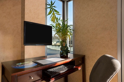 Super 8 by Wyndham Austin Downtown/Capitol Area