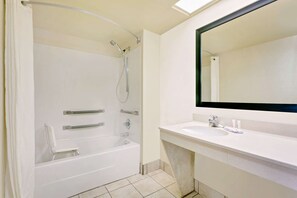 Combined shower/bathtub, deep-soaking bathtub, free toiletries