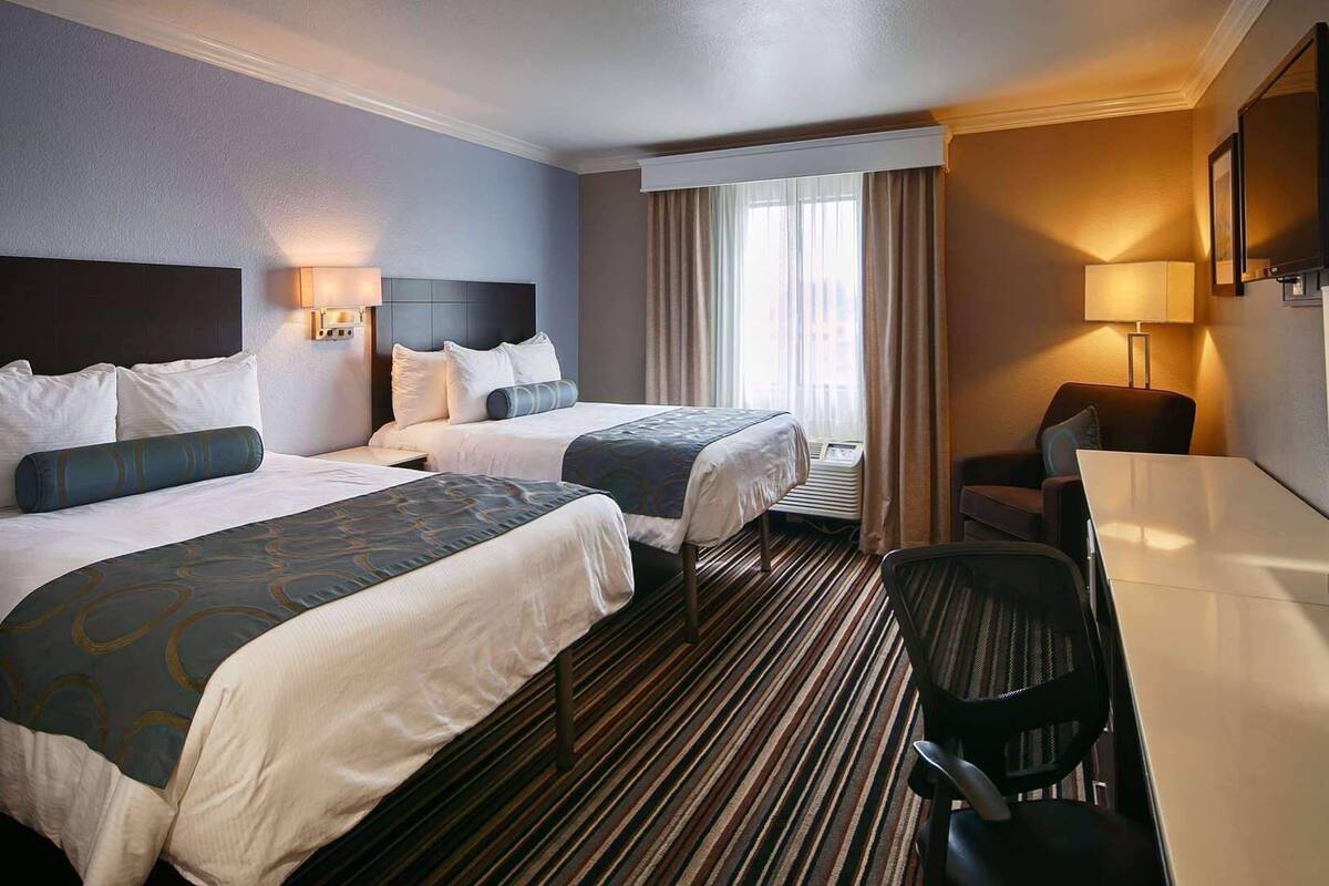 Tabla de planchar con plancha, cunas gratuitas y wifi gratis