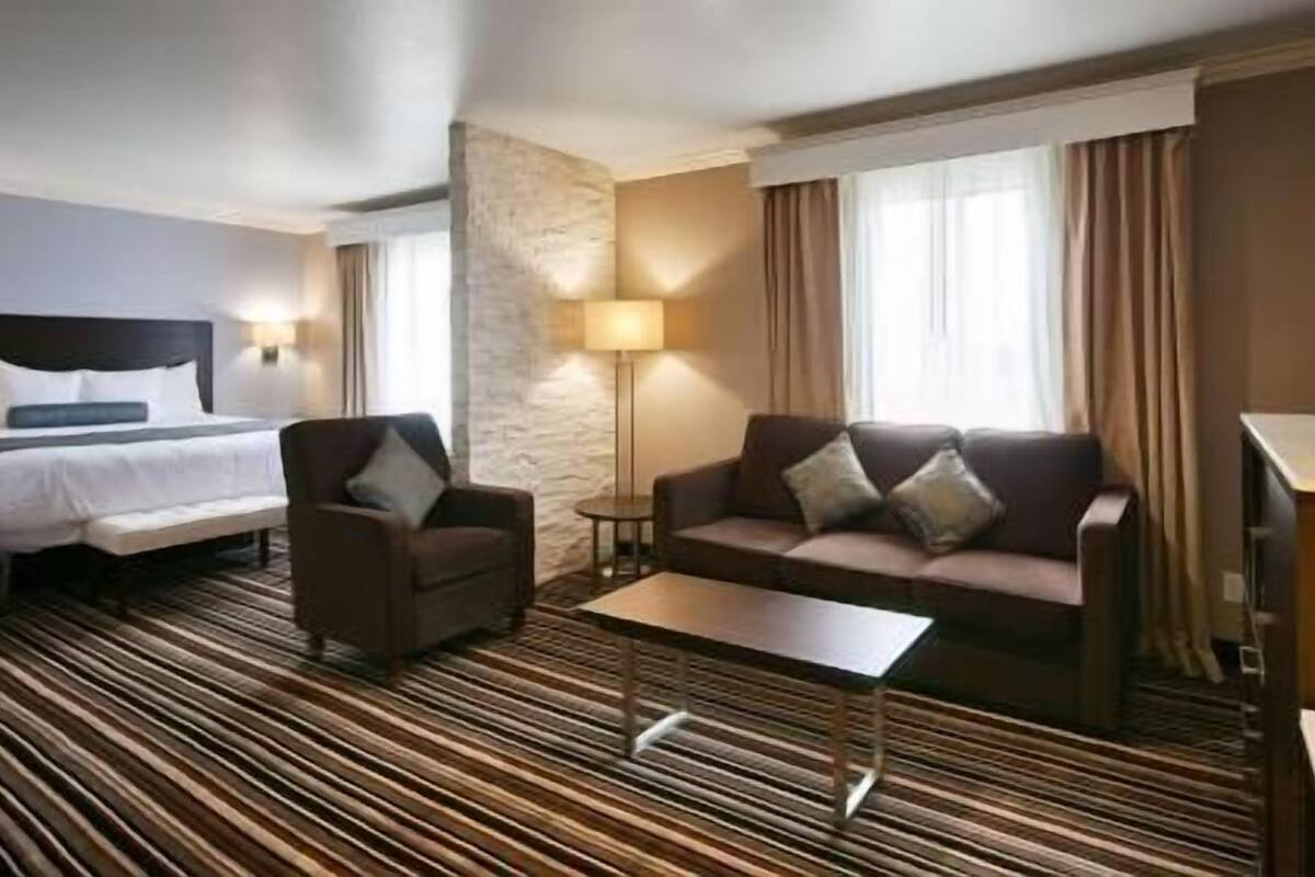 Tabla de planchar con plancha, cunas gratuitas y wifi gratis