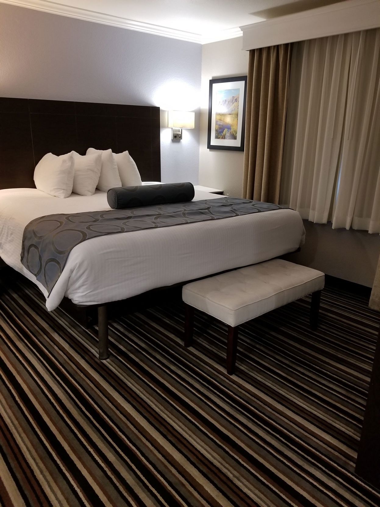 Tabla de planchar con plancha, cunas gratuitas y wifi gratis 