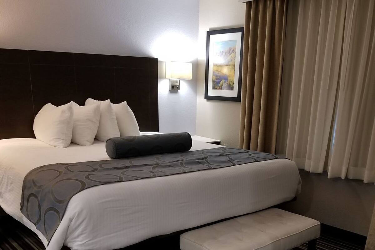 Tabla de planchar con plancha, cunas gratuitas y wifi gratis