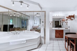 Suite, 1 King Bed, Non Smoking, Jetted Tub | Bathroom