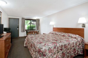 Iron/ironing board, free cots/infant beds, rollaway beds, free WiFi - Knights Inn Pittston (Pittston)