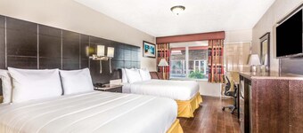Econo Lodge Inn & Suites