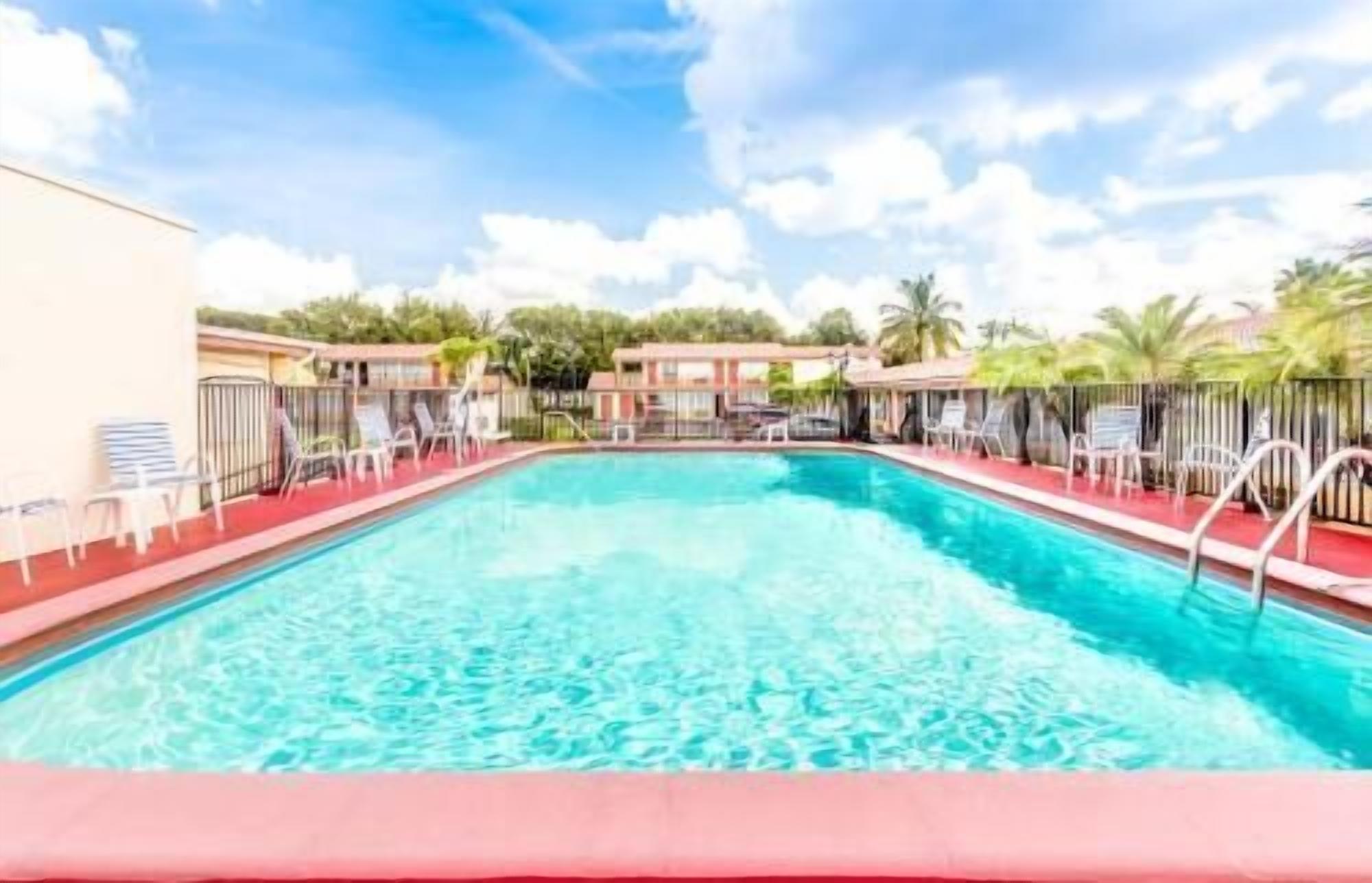 Pool | Outdoor pool