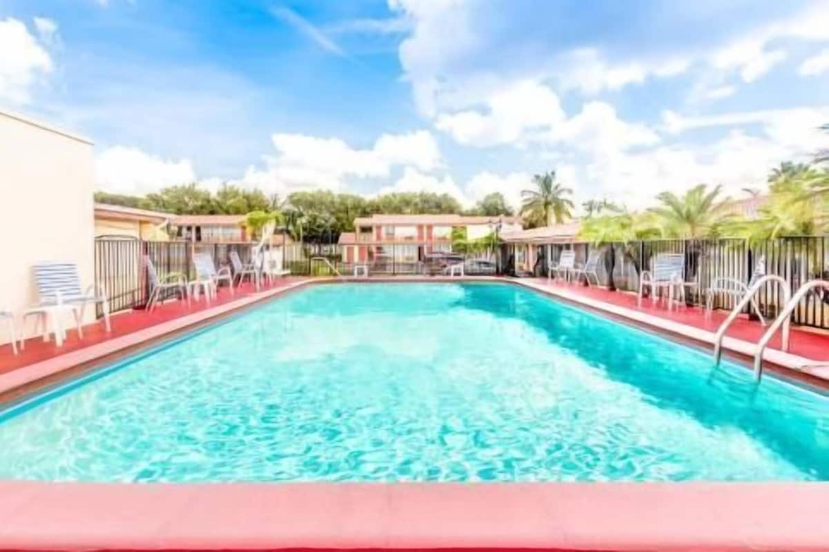 Pool | Outdoor pool