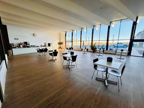 Petit déjeuner en libre-service compris tous les jours