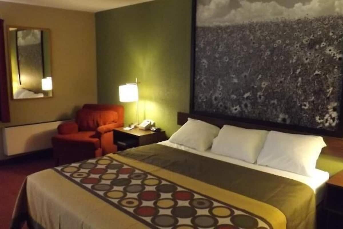 Desk, iron/ironing board, free WiFi, bed sheets