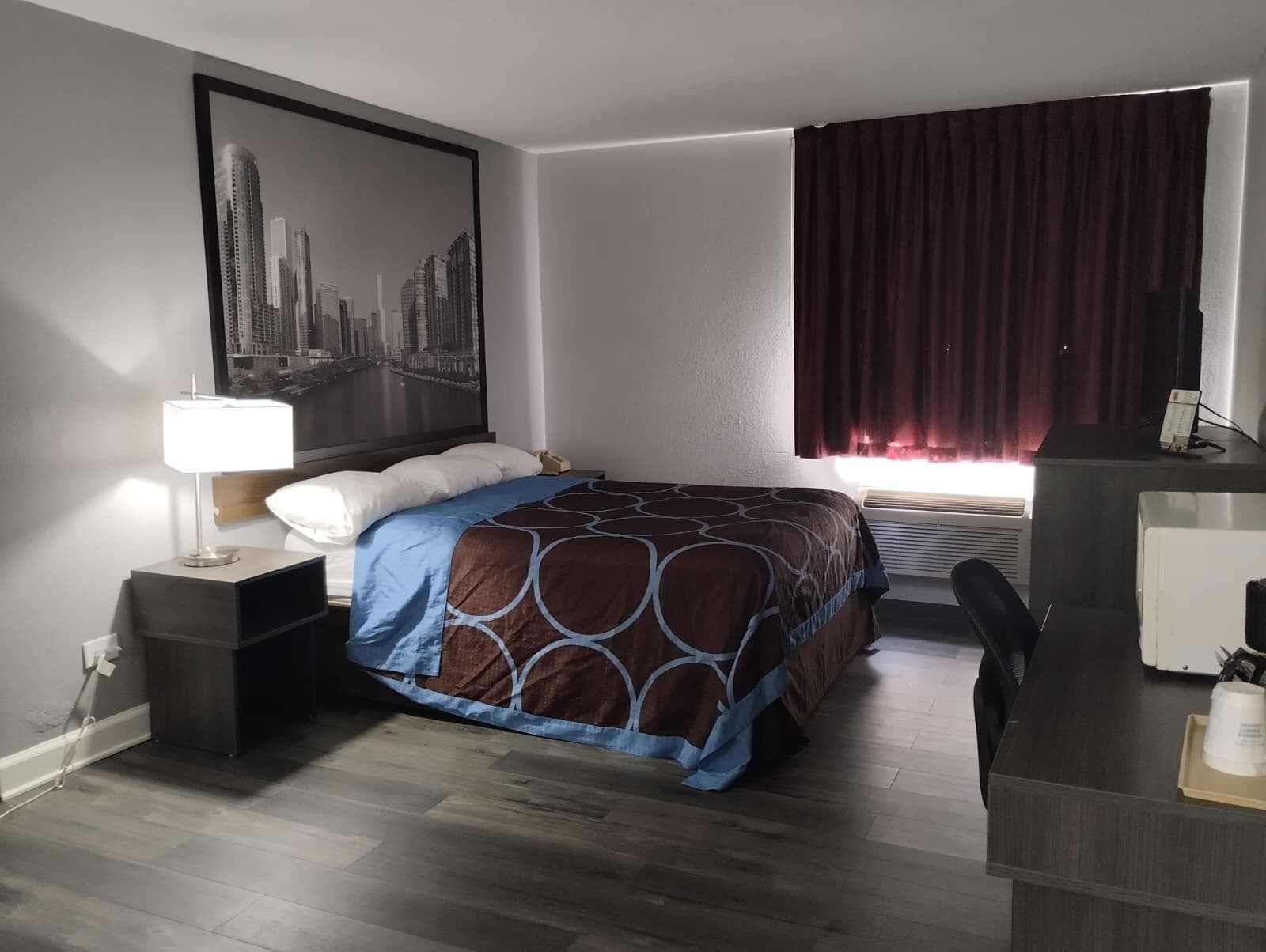 Bureau, lits bébé (en supplément), lits pliants/supplémentaires