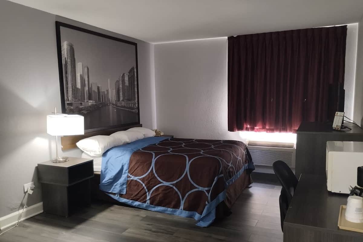 Desk, cribs/infant beds, rollaway beds, free WiFi