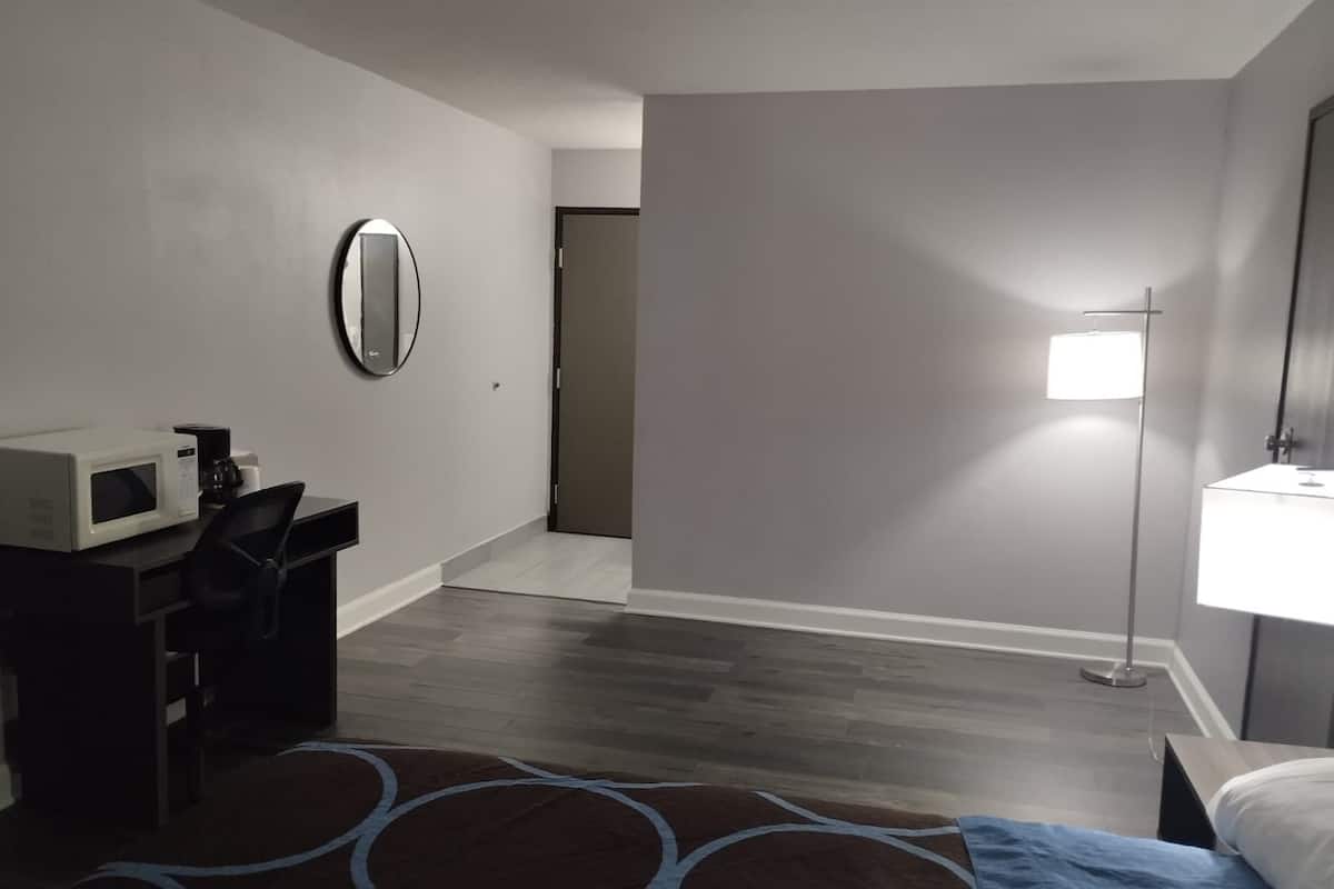 Desk, cribs/infant beds, rollaway beds, free WiFi