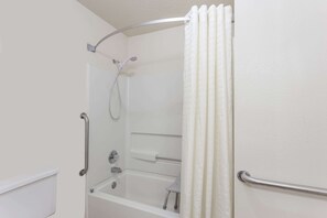 Combined shower/bathtub, free toiletries, hair dryer, towels - Super 8 by Wyndham Morris (Morris)