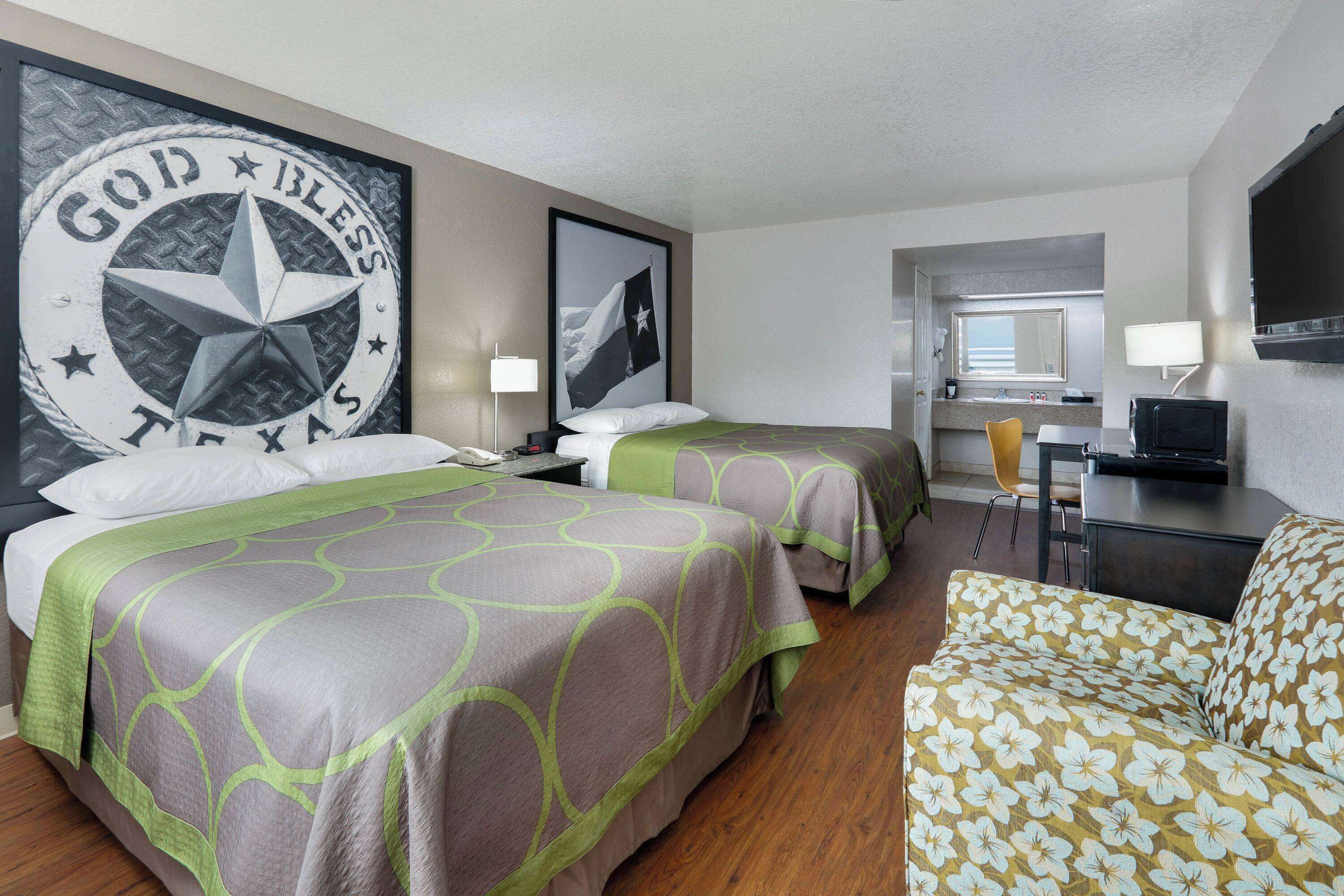 Photo - Super 8 by Wyndham San Antonio Pearl District Downtown