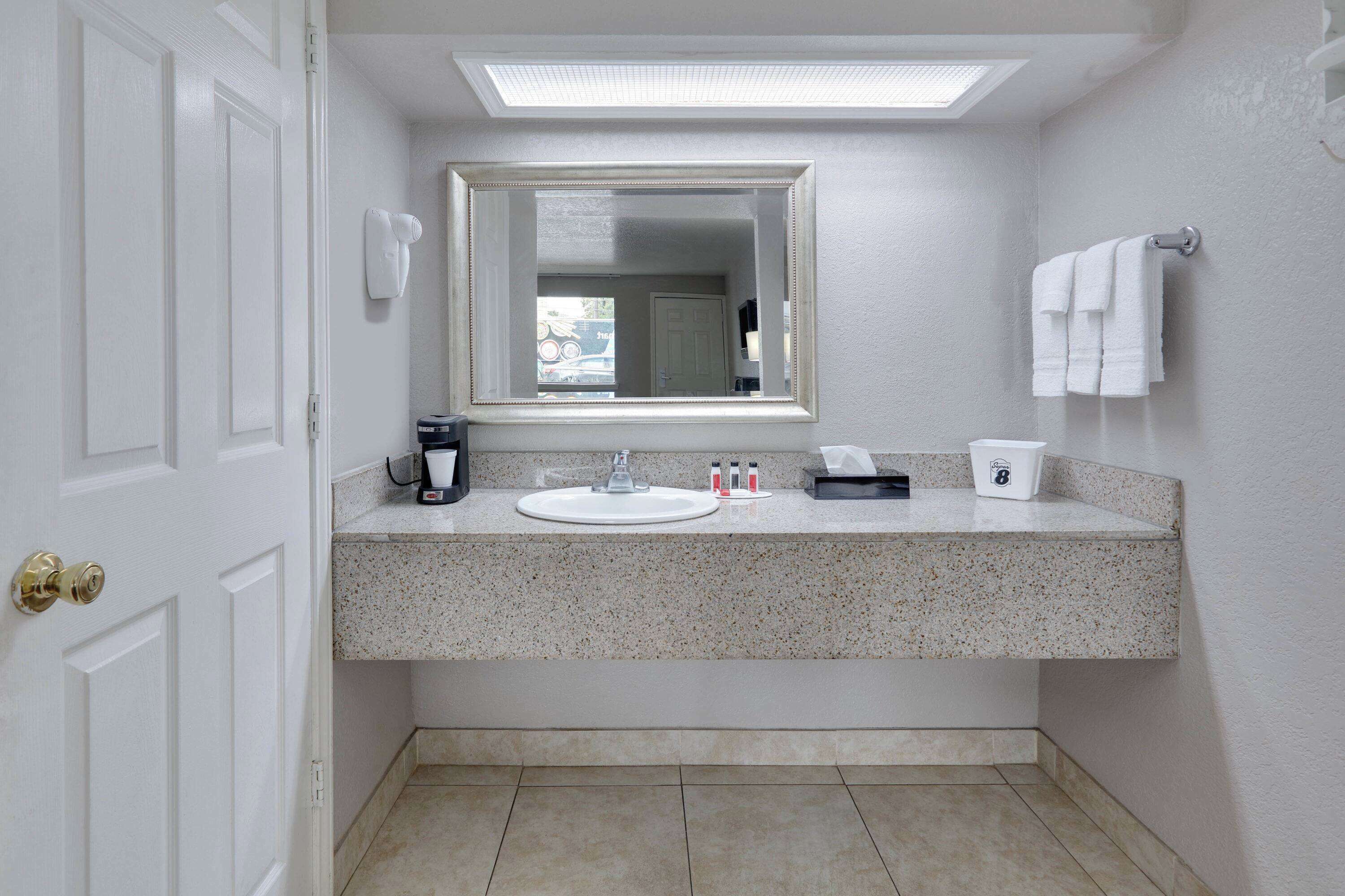 Photo - Super 8 by Wyndham San Antonio Pearl District Downtown