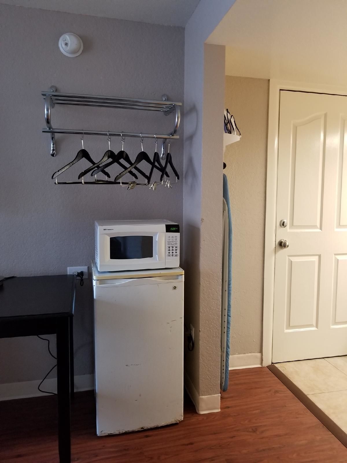 Photo - Super 8 by Wyndham San Antonio Pearl District Downtown