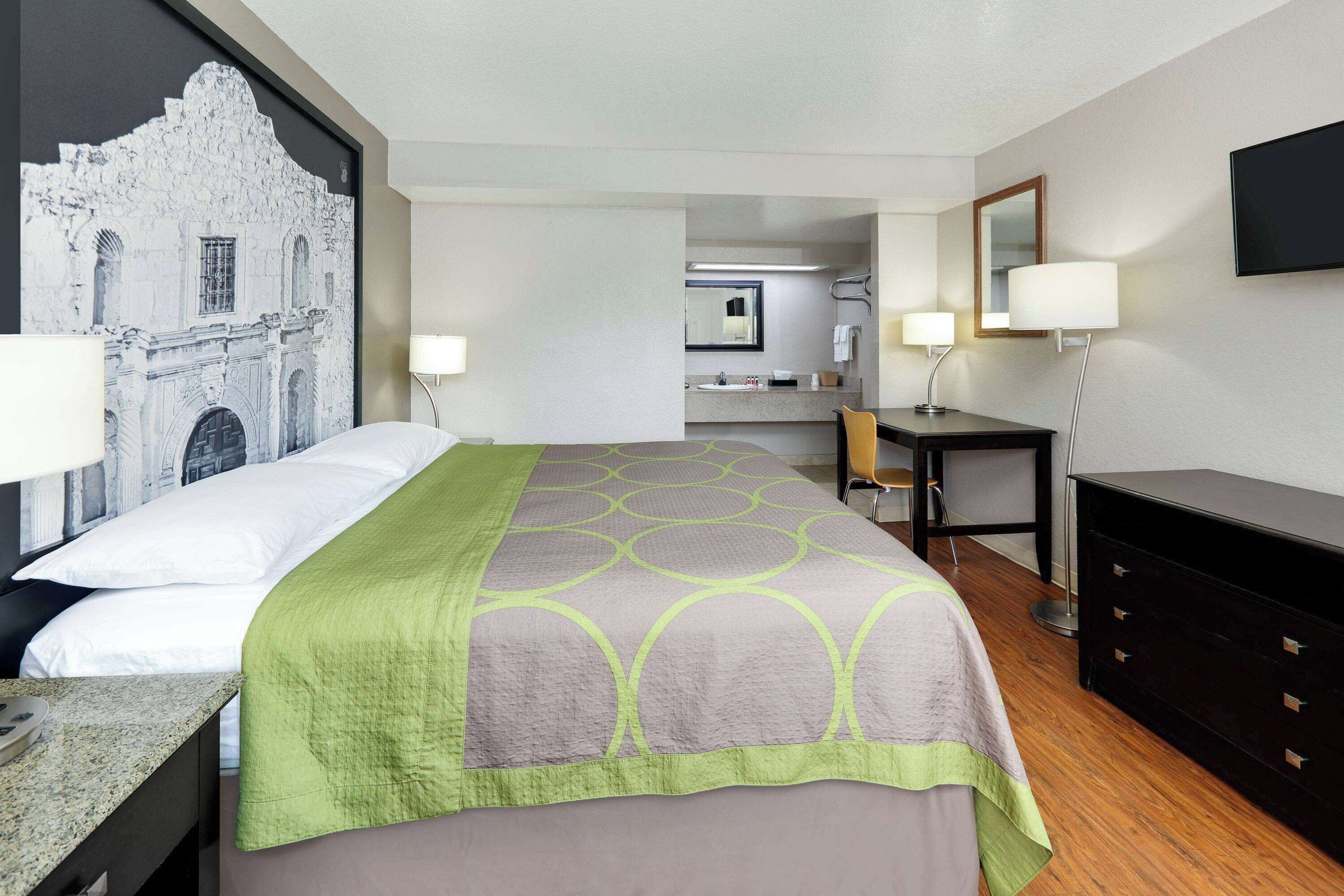 Photo - Super 8 by Wyndham San Antonio Pearl District Downtown