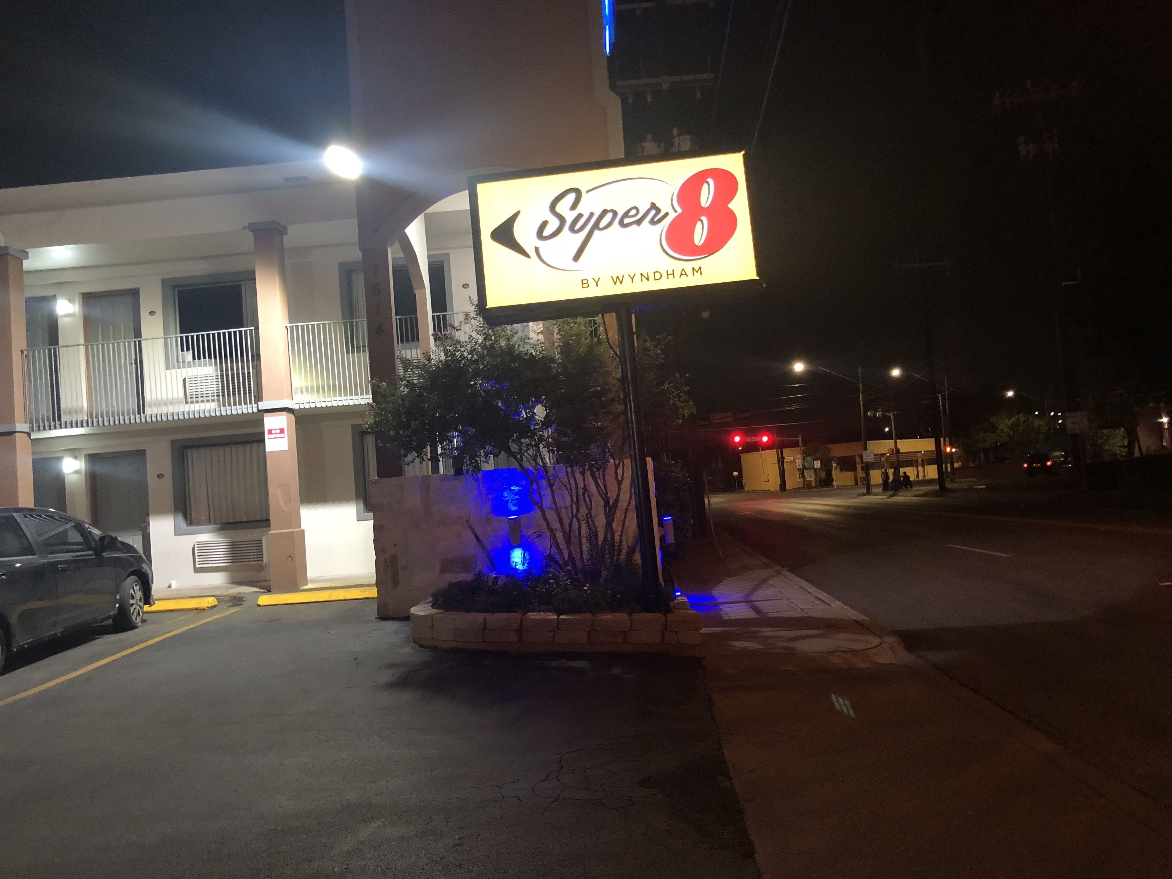 Photo - Super 8 by Wyndham San Antonio Pearl District Downtown