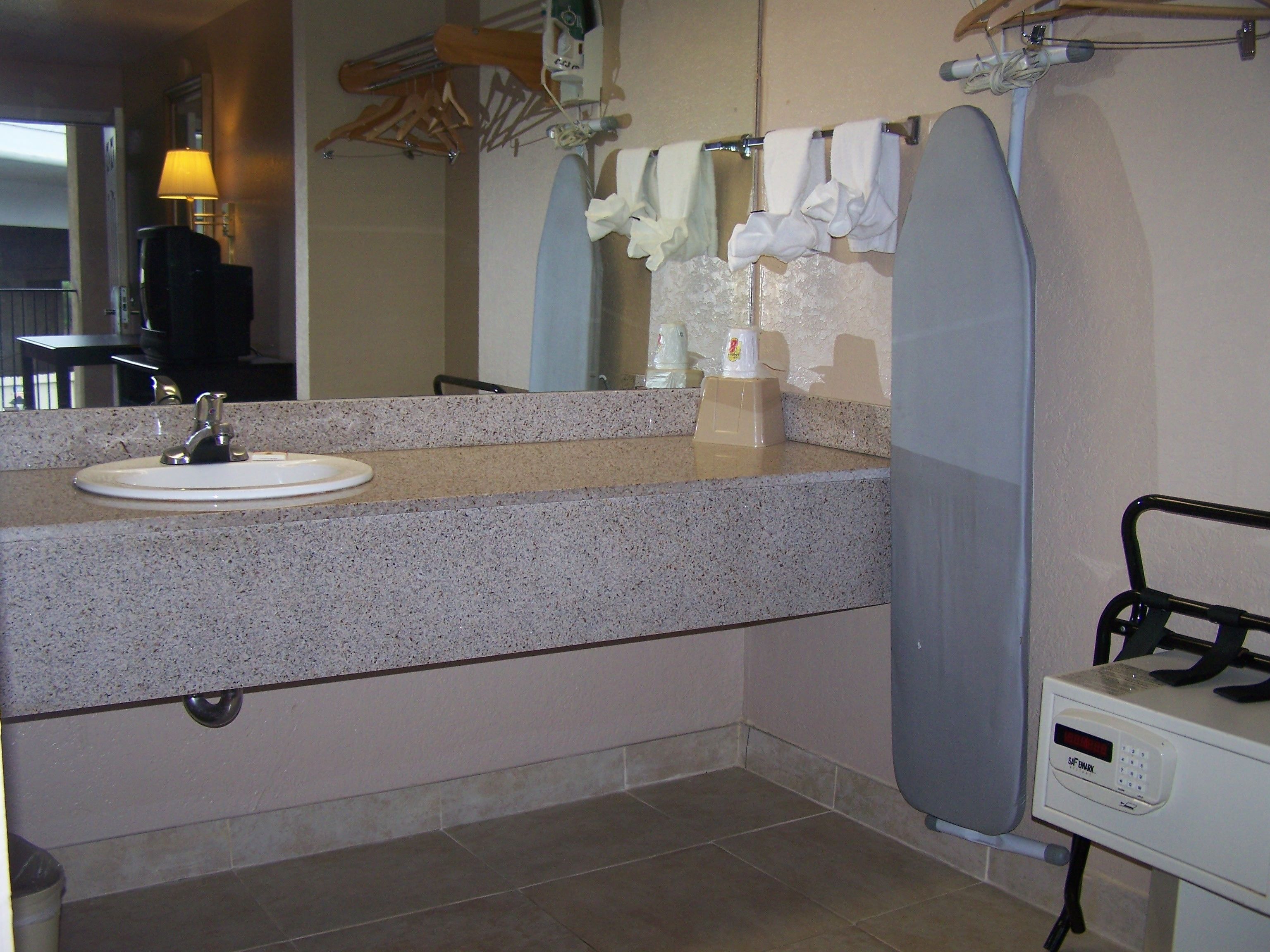 Photo - Super 8 by Wyndham San Antonio Pearl District Downtown