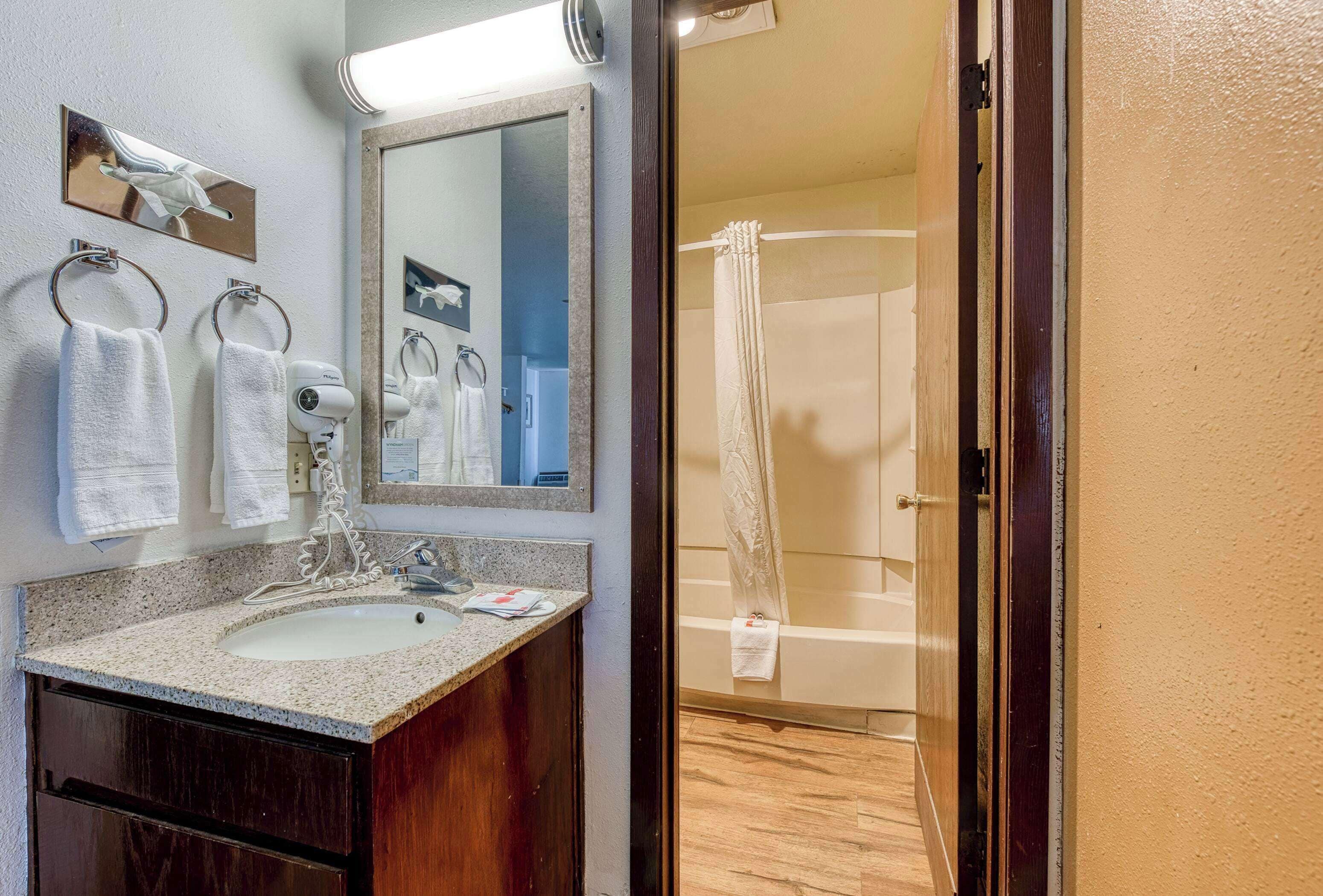 Suite, Multiple Beds, Non Smoking | Bathroom