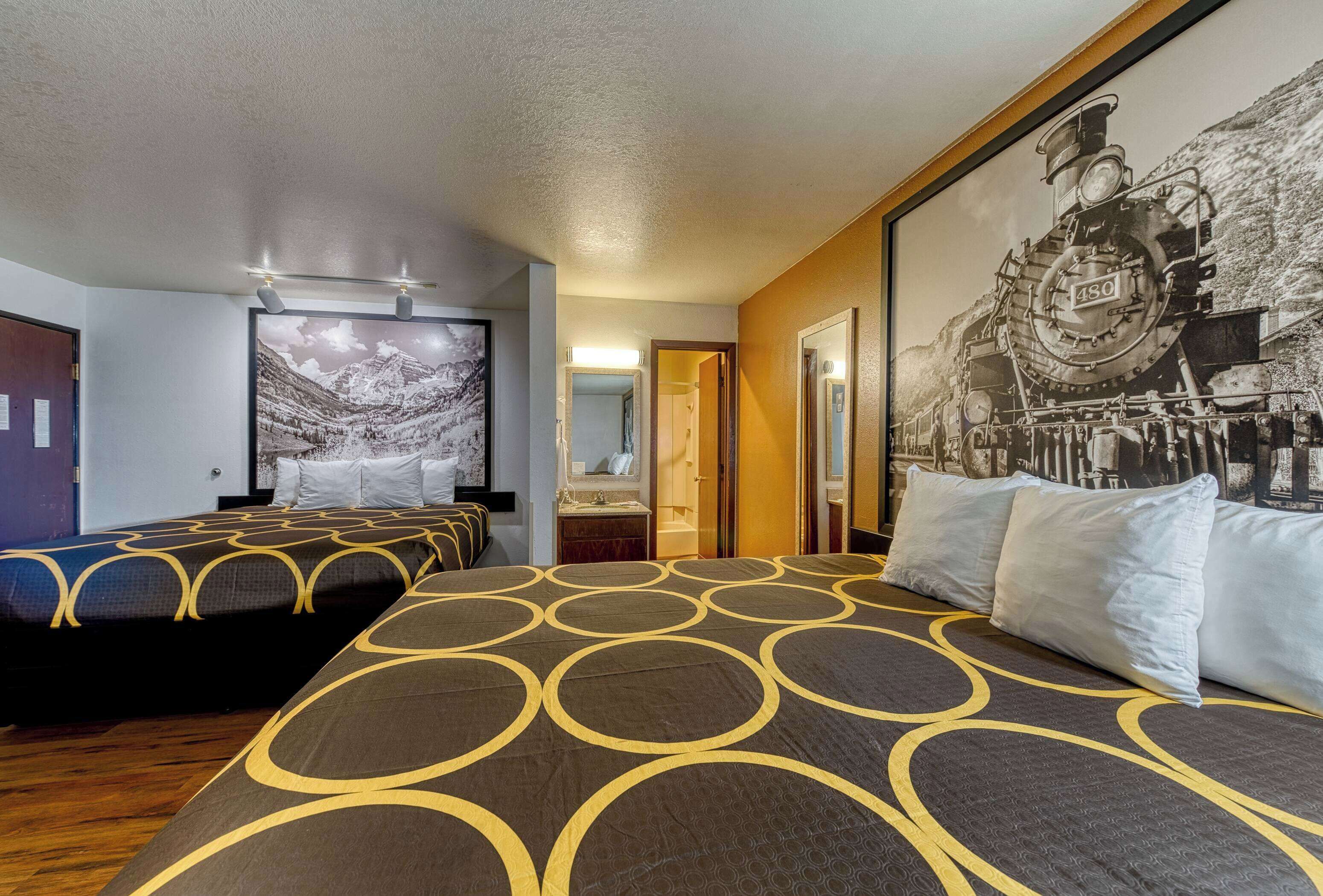 Literie de qualité supérieure, bureau, rideaux occultants