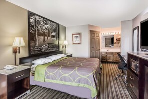 Desk, iron/ironing board, free cribs/infant beds, rollaway beds - Super 8 by Wyndham Clinton (Clinton)