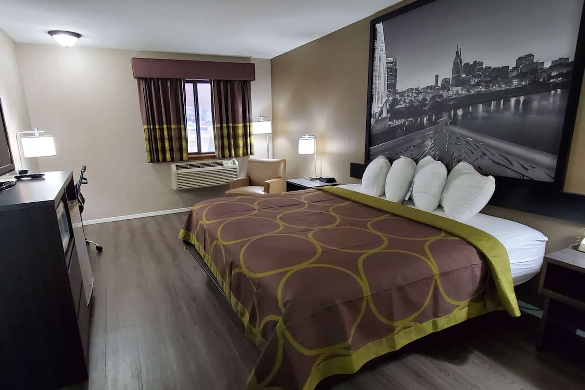 Habitación, 1 cama King size, con acceso para personas discapacitadas, para no fumadores | Insonorización, tabla de planchar con plancha y cunas gratuitas