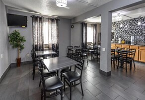 Desayuno continental gratuito y diario