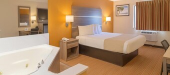 Travelodge by Wyndham Muskegon