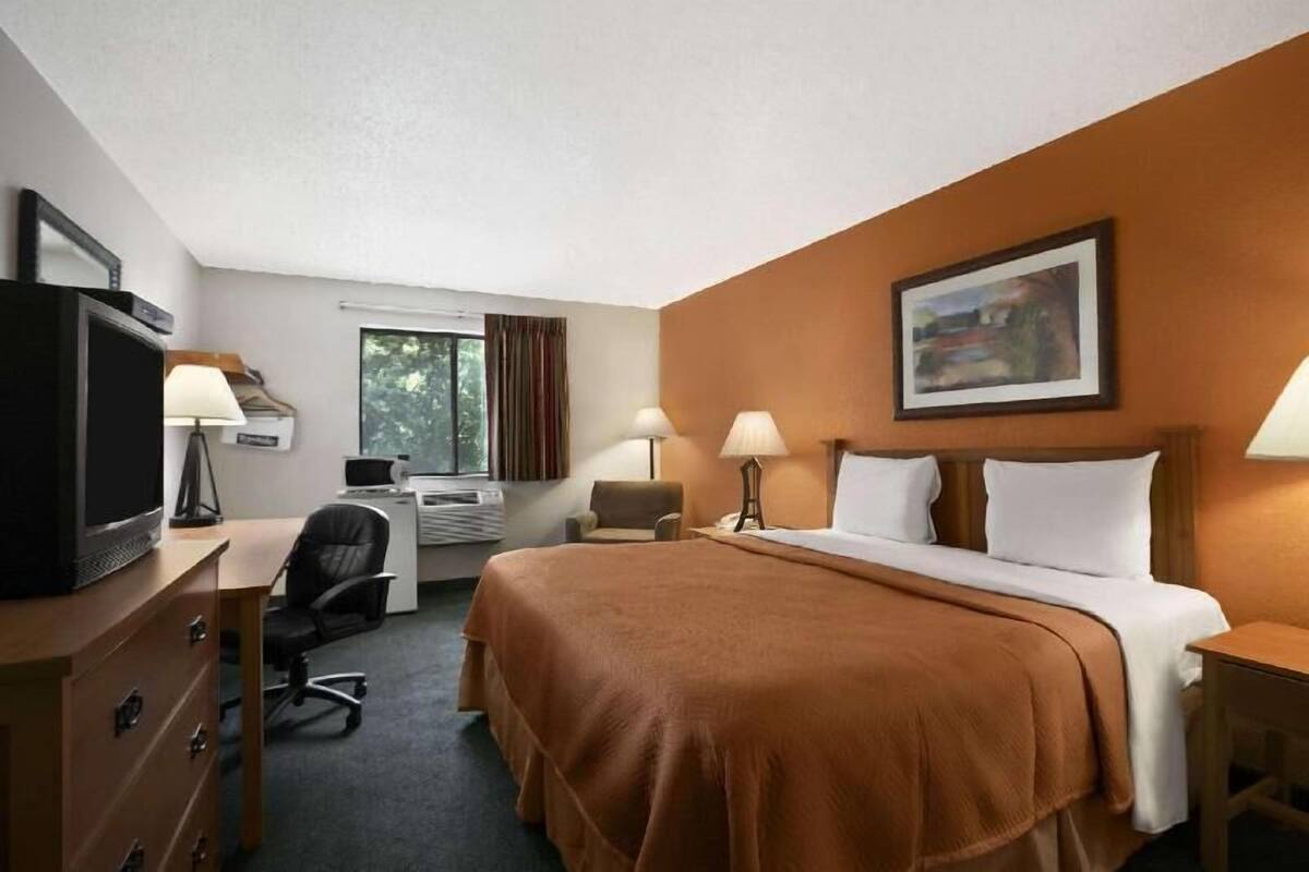 Desk, soundproofing, iron/ironing board, rollaway beds