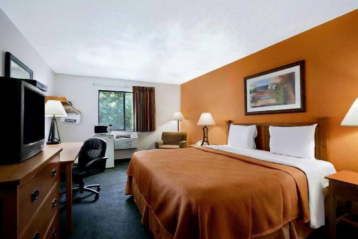 Desk, soundproofing, iron/ironing board, rollaway beds