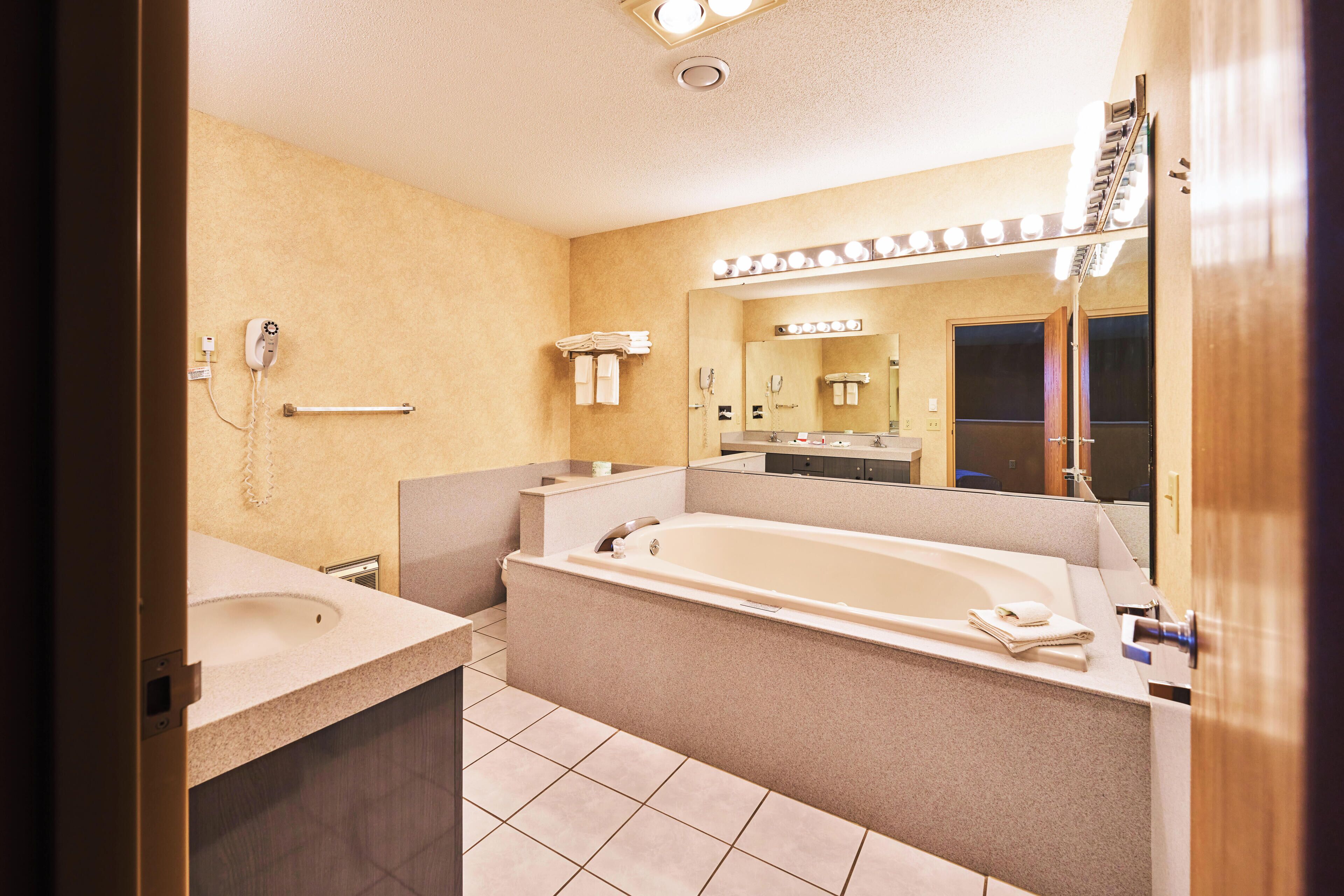 Suite, 1 King Bed, Non Smoking, Jetted Tub | Bathroom | Combined shower/tub, free toiletries, hair dryer, towels