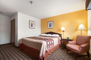 Basic Room, 1 Queen Bed | Desk, iron/ironing board, free WiFi, bed sheets