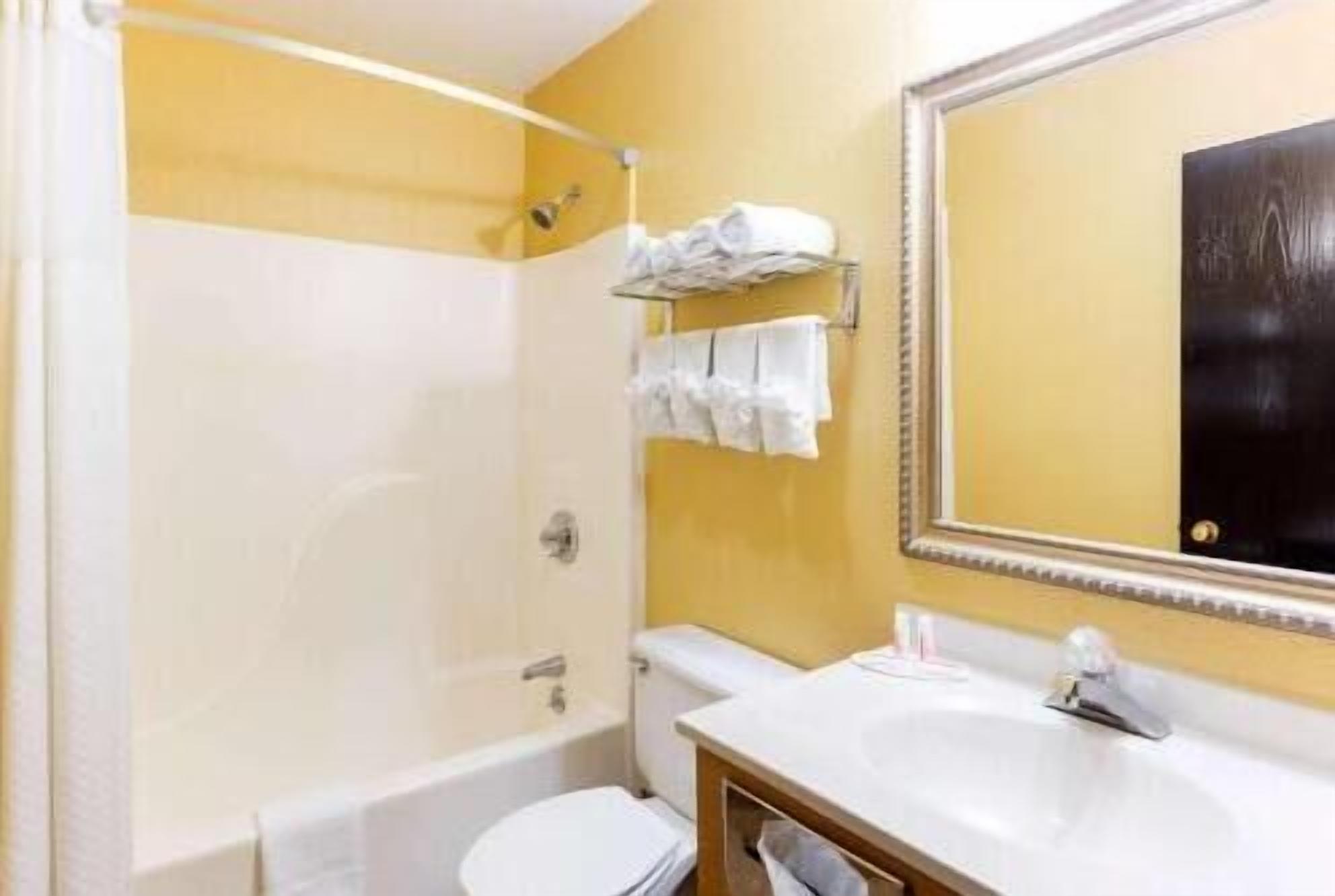 Baño | Amenidades de baño gratuitas, secadora de cabello, toallas 