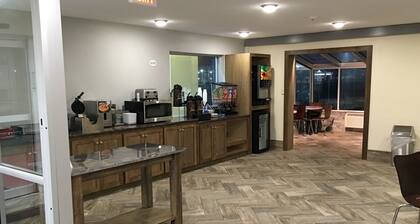 Super 8 by Wyndham Meridian