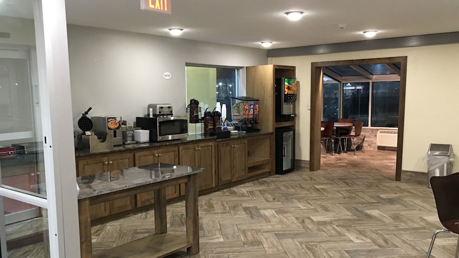 Super 8 by Wyndham Meridian