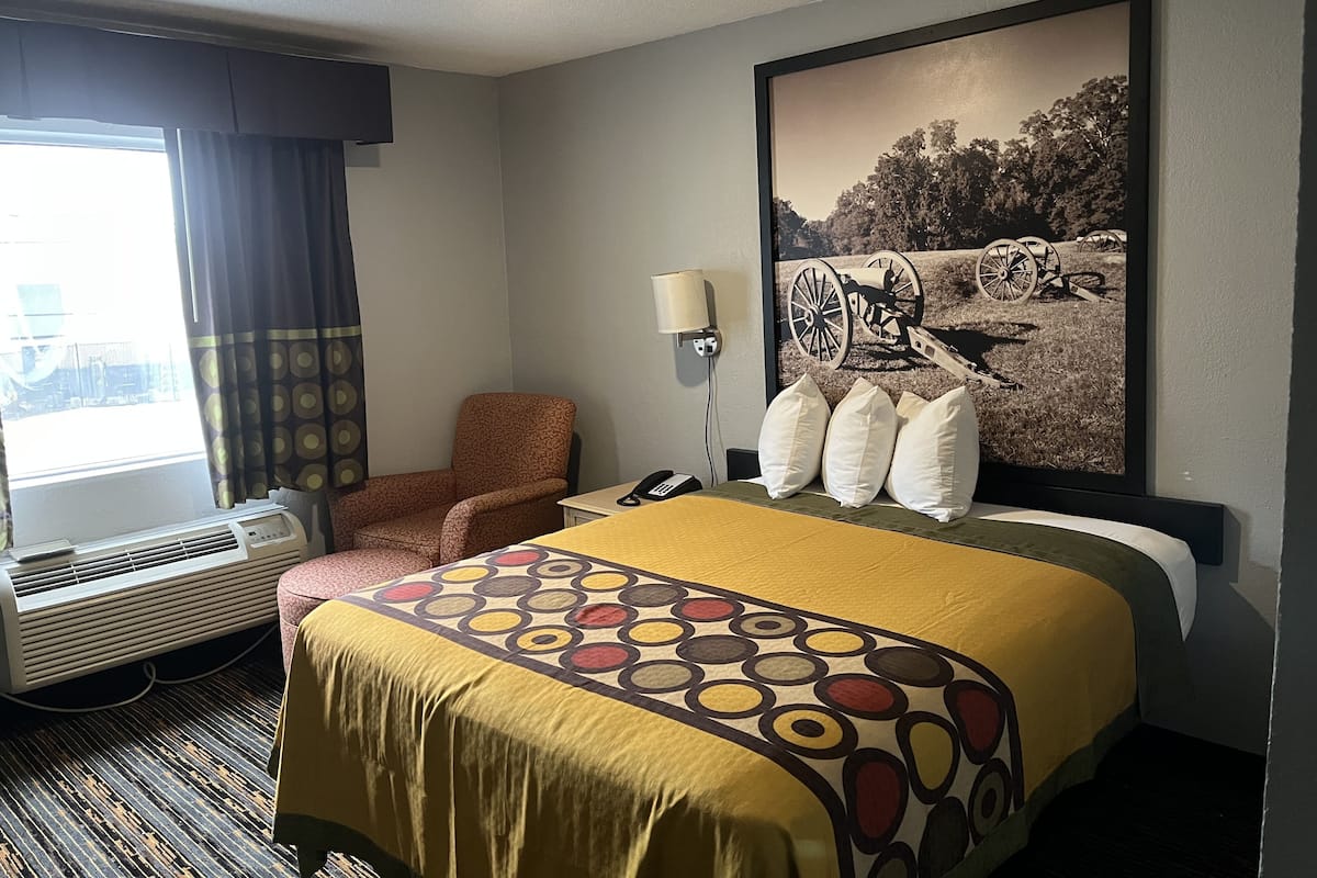 Room, 1 Queen Bed, Non Smoking | Desk, blackout drapes, iron/ironing board, free cribs/infant beds