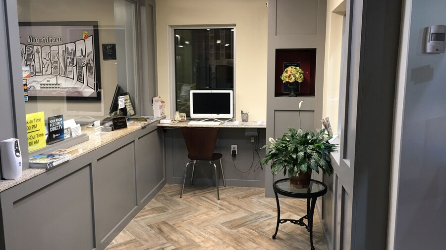 Super 8 by Wyndham Meridian