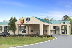 Exterior - Super 8 by Wyndham Meridian (Meridian)
