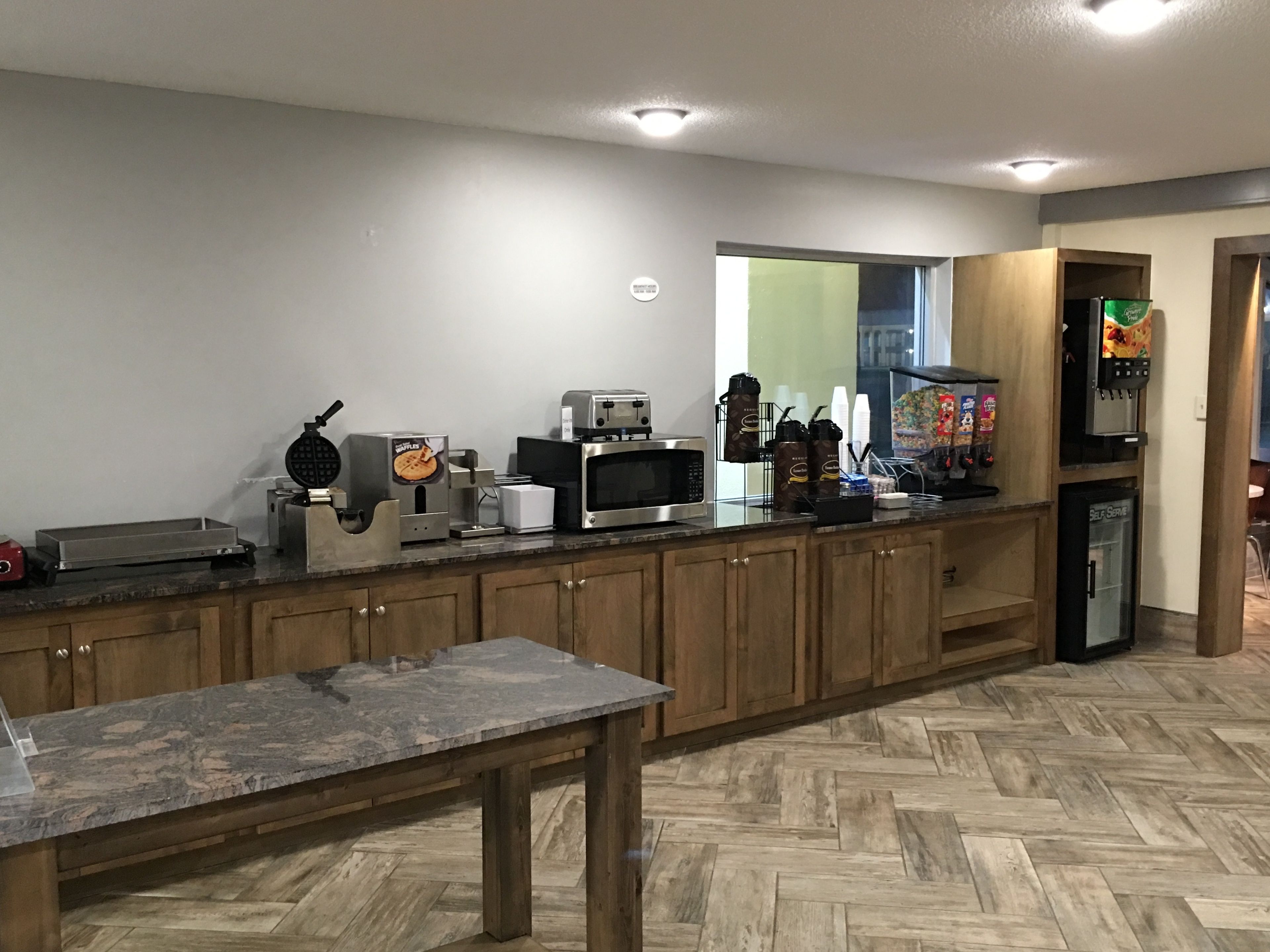 Café da manhã para viagem grátis todos os dias