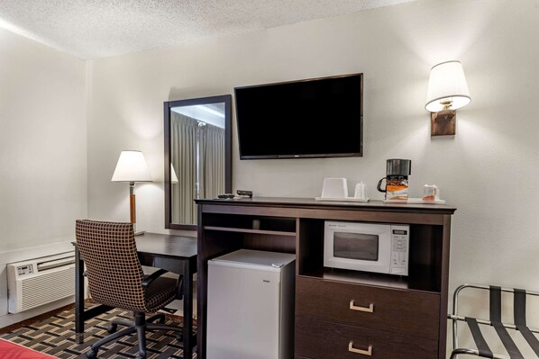 Desk, iron/ironing board, rollaway beds, free WiFi