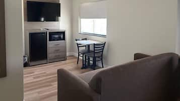 Suite, 1 King Bed, Non Smoking