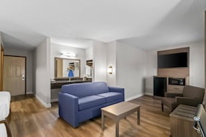 Suite, 2 camas Queen size, para no fumadores | Escritorio, camas extra, wifi gratis y ropa de cama