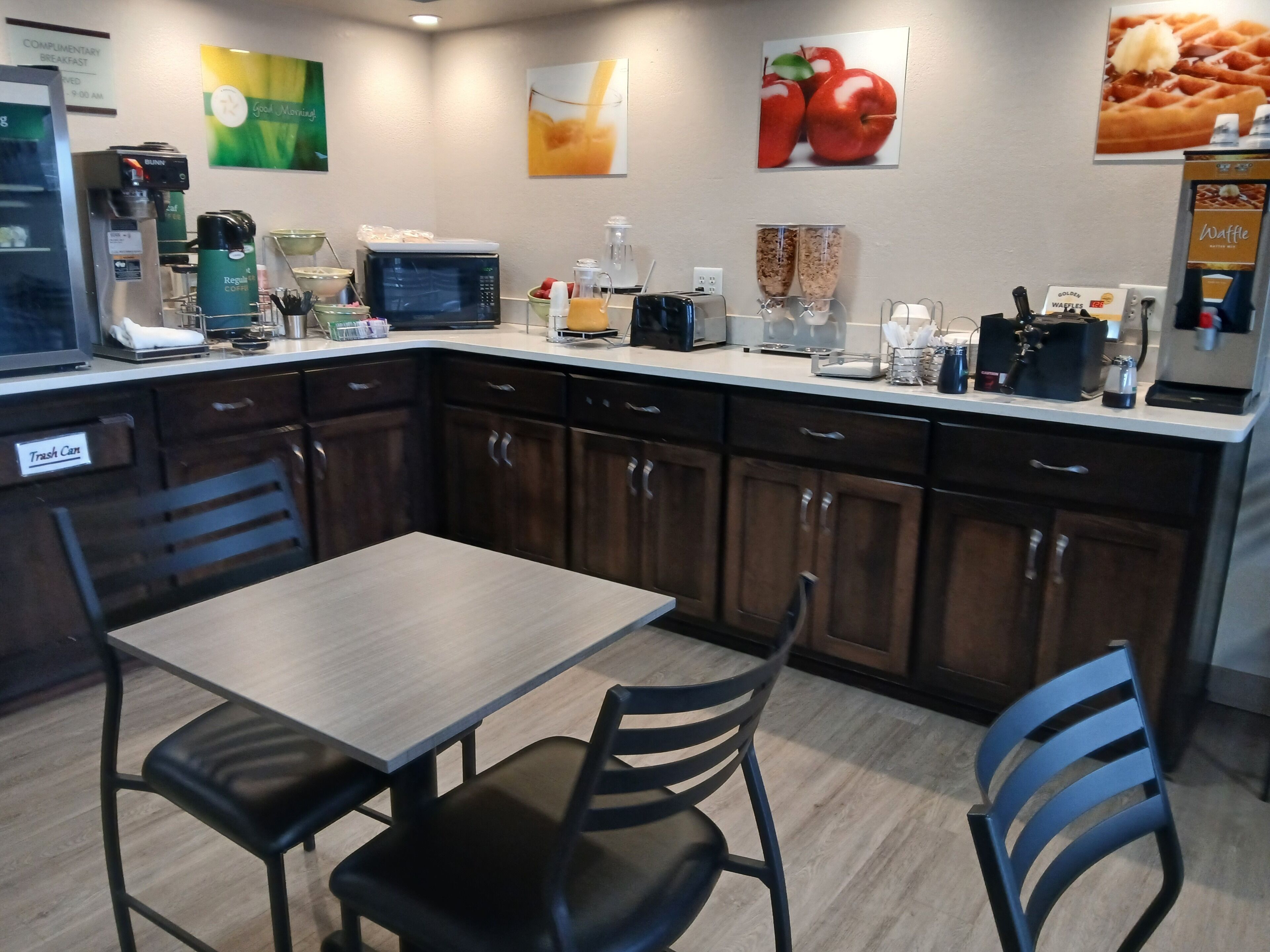 Free daily continental breakfast 