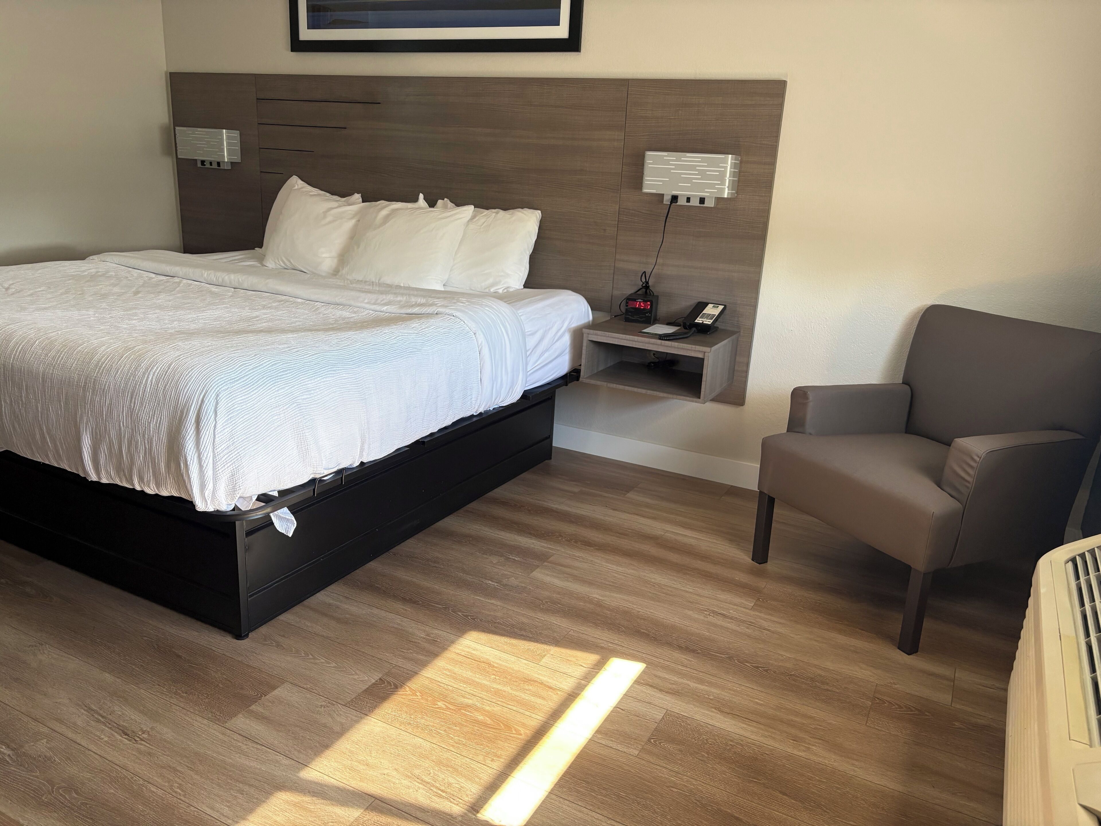 Room, 1 King Bed, Accessible, Non Smoking | In-room safe, individually decorated, individually furnished, desk