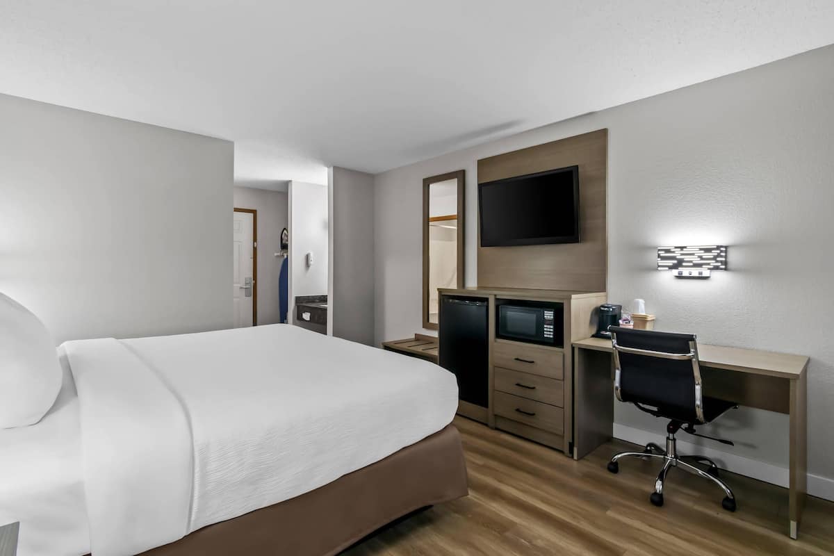 Desk, rollaway beds, free WiFi, bed sheets