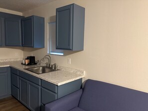 Room, 1 King Bed, Non Smoking (Efficiency) | Premium bedding, pillowtop beds, in-room safe, individually decorated - Quality Inn Neosho (Neosho)