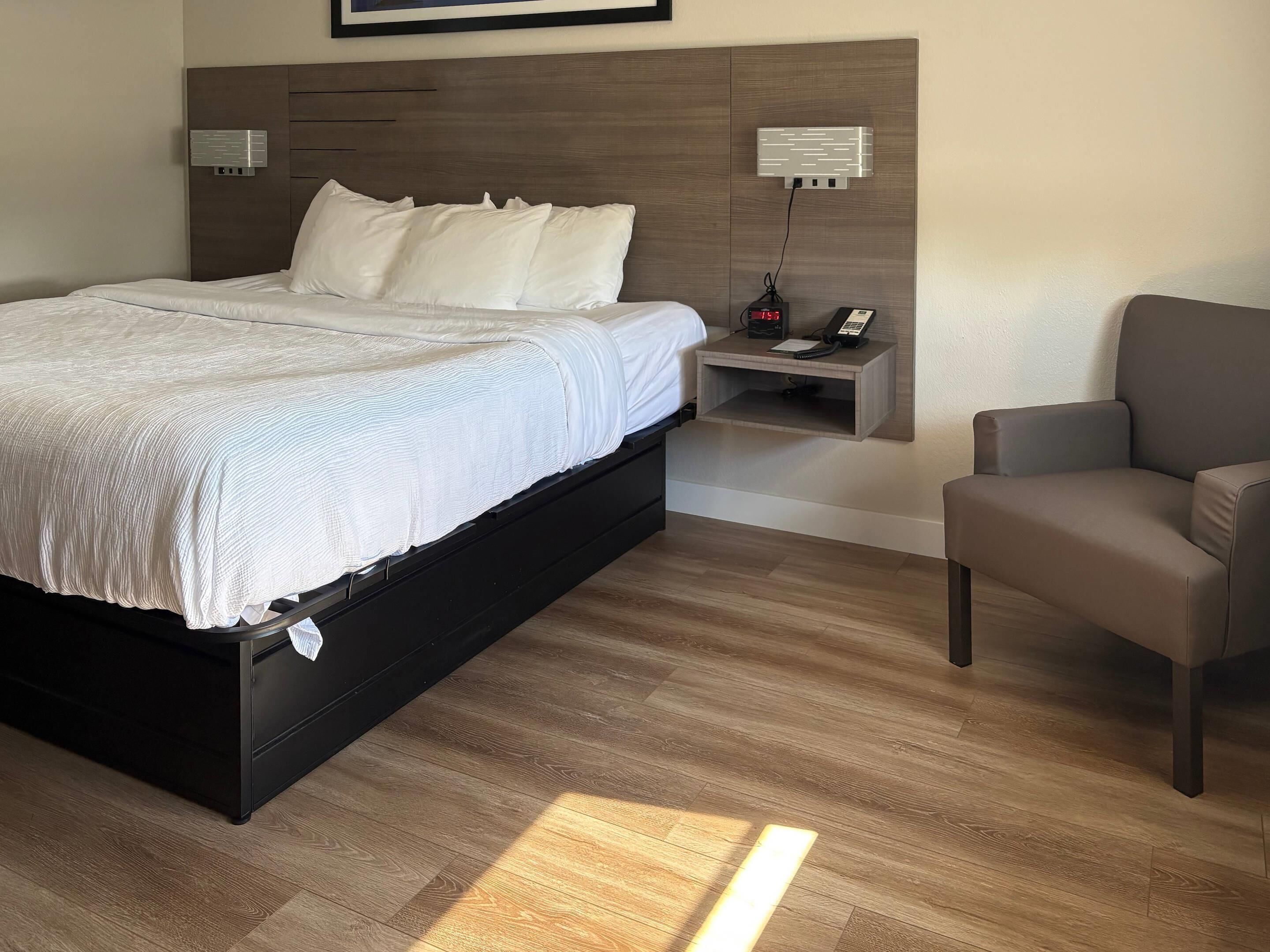 Habitación, 1 cama de matrimonio grande, accesible para personas con discapacidad, no fumadores | Ropa de cama de alta calidad y colchones con acolchado adicional