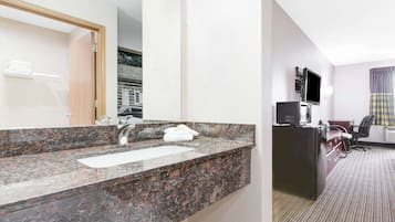 Suite, 1 King Bed, Non Smoking | Bathroom | Free toiletries, hair dryer, towels