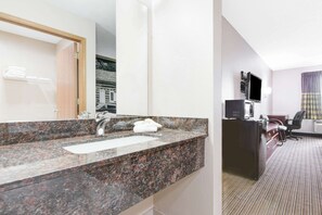 Suite, 1 King Bed, Non Smoking | Bathroom | Free toiletries, hair dryer, towels